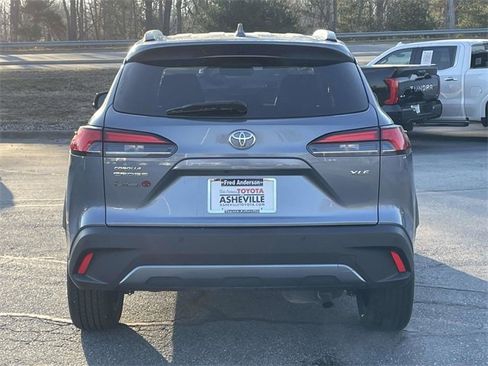 Used 2023 Toyota Corolla Cross XLE image 4
