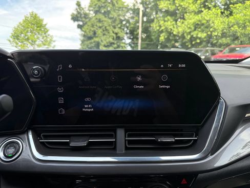 Used 2024 Chevrolet Trax ACTIV w/ Sunroof Package FWD image 31