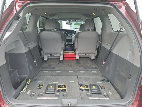 Used 2017 Toyota Sienna XLE w/ XLE Navigation Package AWD/4WD image 8