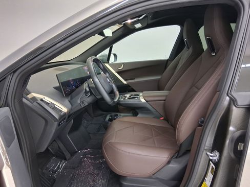Used 2023 BMW iX xDrive50 w/ Sport Package AWD/4WD image 3