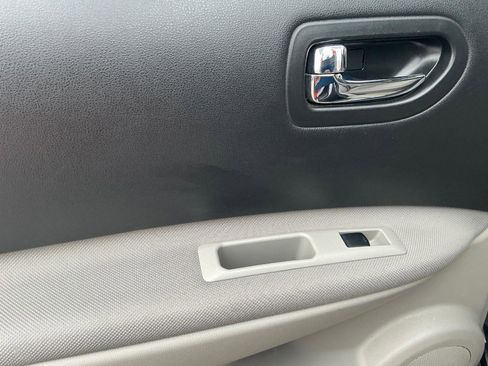 Used 2012 Nissan Rogue SV image 15