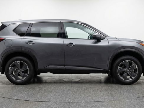 Used 2025 Nissan Rogue SV FWD image 11