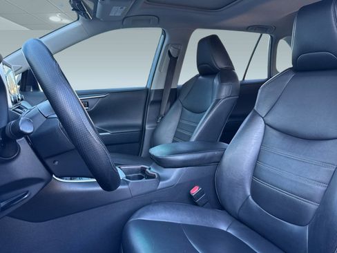 Used 2019 Toyota RAV4 Limited w/ Carpet Mat Package image 24