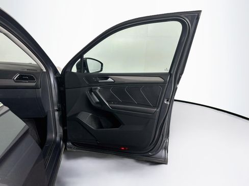 Used 2024 Volkswagen Tiguan SE AWD/4WD image 31