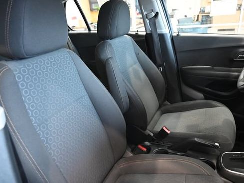 Used 2020 Chevrolet Trax LS AWD/4WD image 8