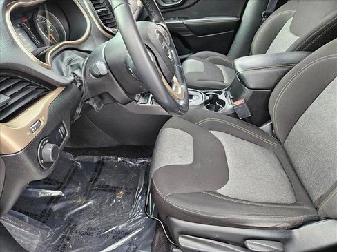 Used 2017 Jeep Cherokee Altitude image 14