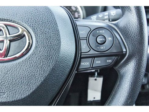 Used 2021 Toyota RAV4 LE image 19