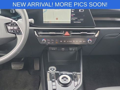 Used 2024 Kia Niro EX image 23