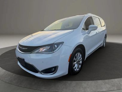 Used 2018 Chrysler Pacifica Touring-L w/ Advanced Safetytec Group