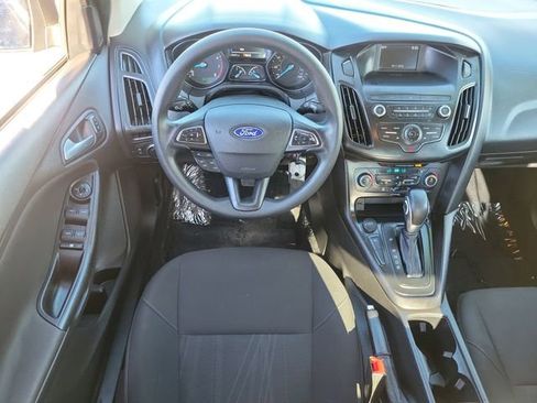 Certified 2018 Ford Focus SE w/ SE Appearance Package image 7