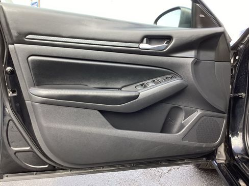 Used 2024 Nissan Altima 2.5 SV FWD image 29