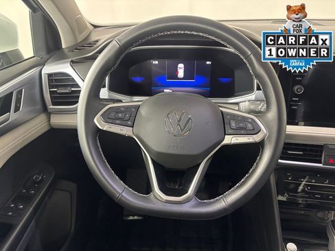 Used 2025 Volkswagen Taos SE image 16