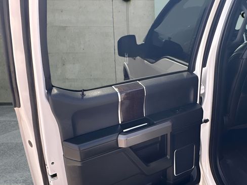 Used 2015 Ford F150 Platinum w/ Equipment Group 701A Luxury AWD/4WD image 15