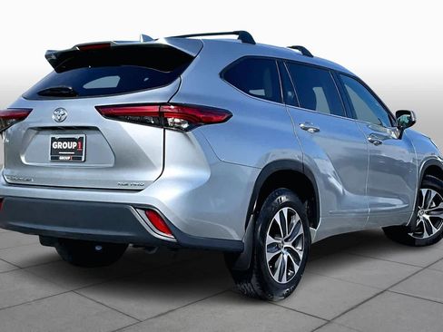 Used 2022 Toyota Highlander XLE image 13