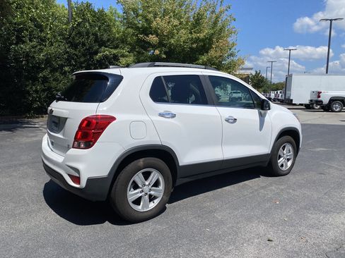 Used 2020 Chevrolet Trax LT w/ Driver Confidence Package AWD/4WD image 9