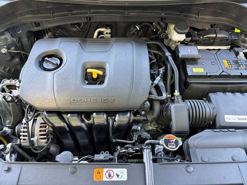 Used 2025 Kia Soul LX w/ LX Technology Package FWD image 25