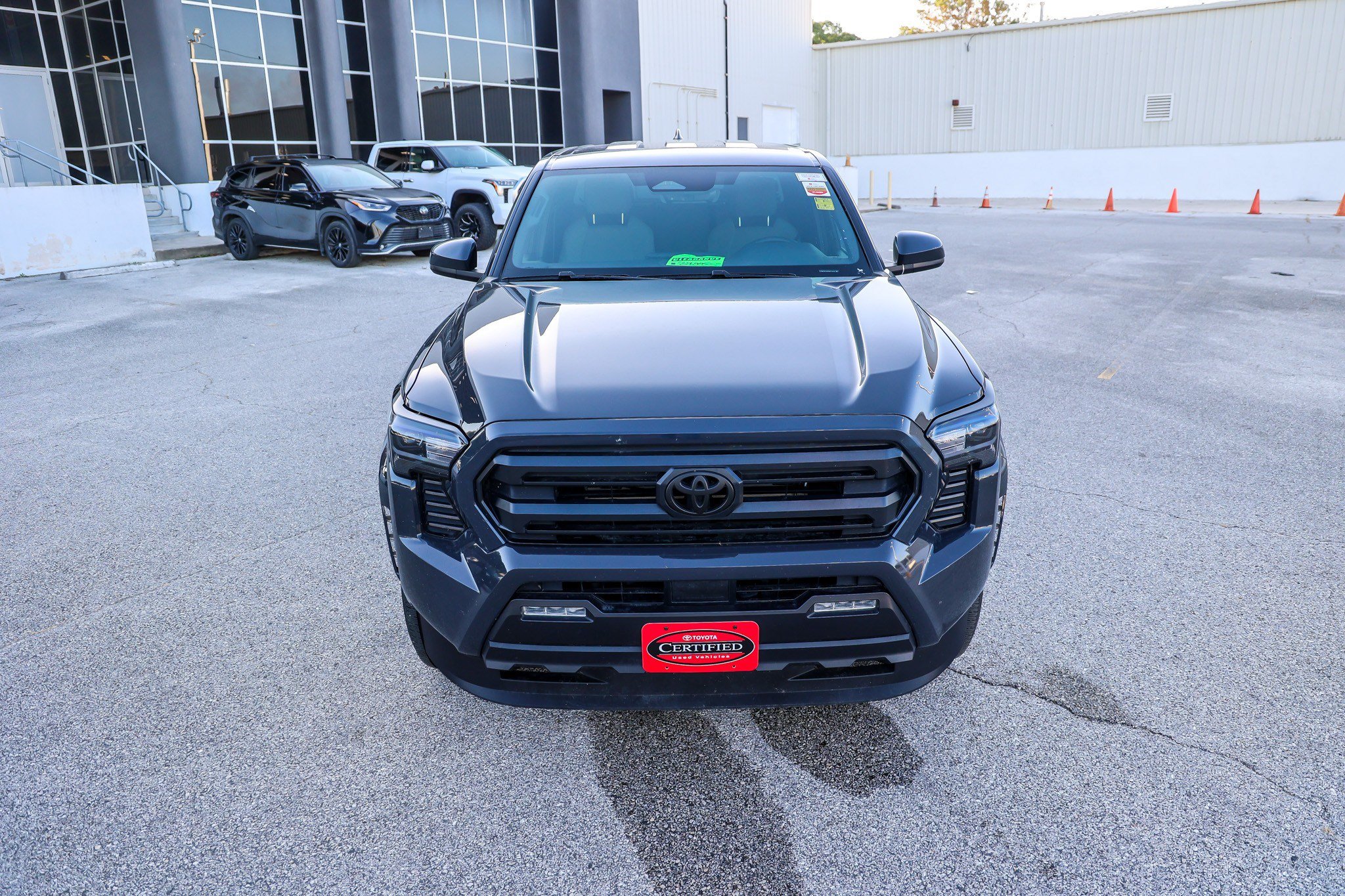 Certified 2025 Toyota Tacoma SR5 AWD/4WD image 4