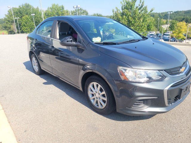 Used 2017 Chevrolet Sonic LT w/ Convenience Package FWD image 1