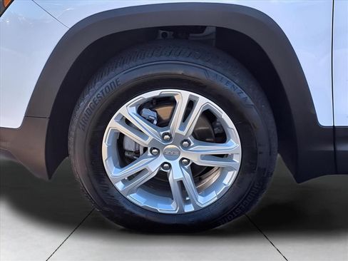 Used 2023 GMC Terrain SLE w/ Driver Convenience Package image 22