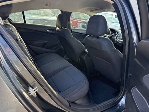 Used 2018 Chevrolet Cruze LT w/ Convenience Package FWD image 15