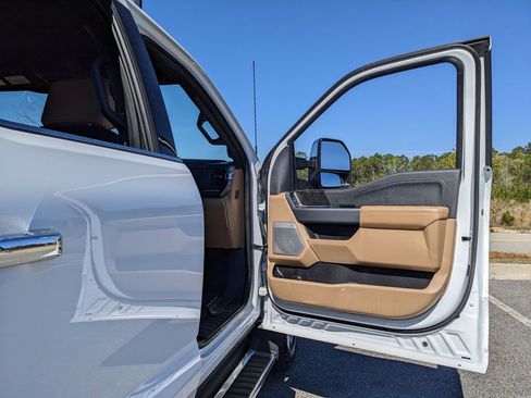 Used 2023 Ford F250 Lariat w/ Chrome Package image 61