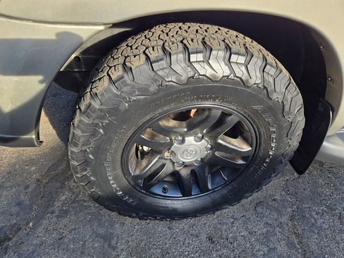 Used 2003 Toyota Sequoia SR5 image 28