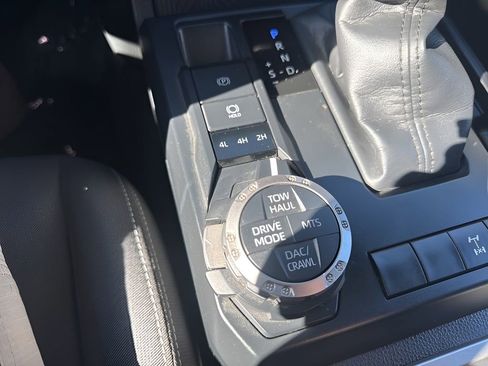 Used 2024 Toyota Tacoma TRD Off-Road image 22