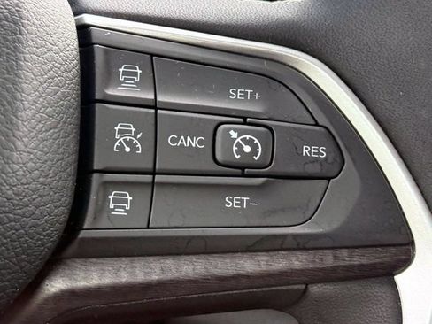 Certified 2024 Jeep Grand Cherokee L Limited w/ Luxury Tech Group II AWD/4WD image 24