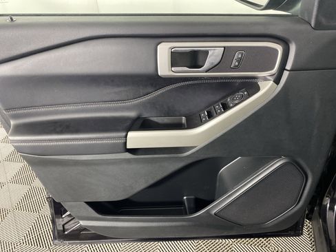 Used 2021 Ford Explorer XLT w/ Equipment Group 202A image 14