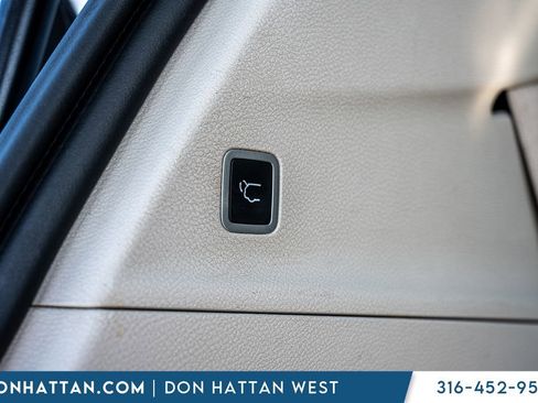 Used 2022 Chrysler Pacifica Touring-L FWD image 35