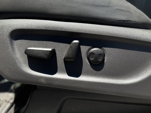 Used 2017 Kia Sedona LX w/ LX Essentials Premium Package FWD image 36