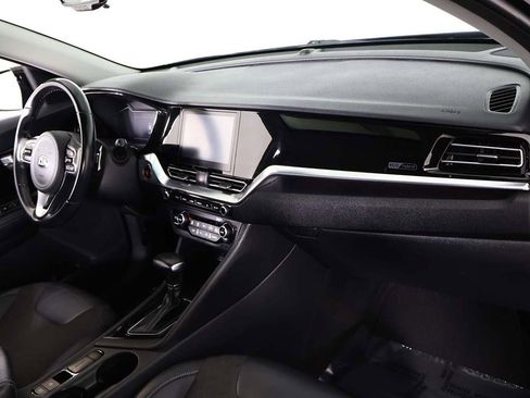 Used 2020 Kia Niro Touring image 29