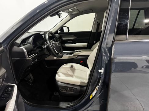 Used 2024 Toyota Grand Highlander AWD image 14