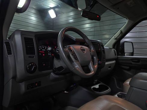 Used 2018 Nissan NV 3500 SL image 15