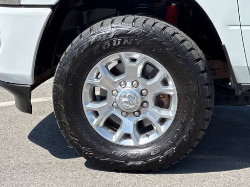 Used 2024 RAM 2500 Laramie AWD/4WD image 32