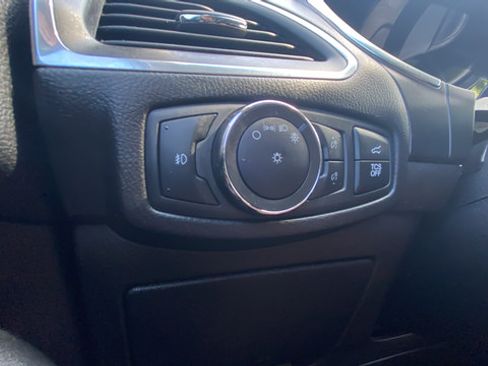 Used 2020 Ford Edge Titanium AWD/4WD image 19