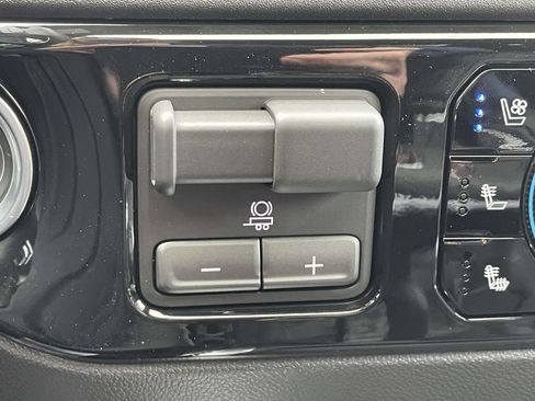 Used 2026 Chevrolet Silverado 1500 LTZ w/ LTZ Premium Package image 31