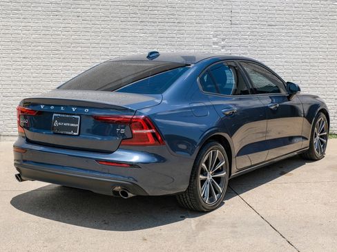 Used 2021 Volvo S60 T5 Momentum image 8
