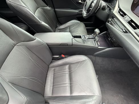 Used 2019 Lexus ES 350 Ultra Luxury w/ Accessory Package 2 FWD image 43