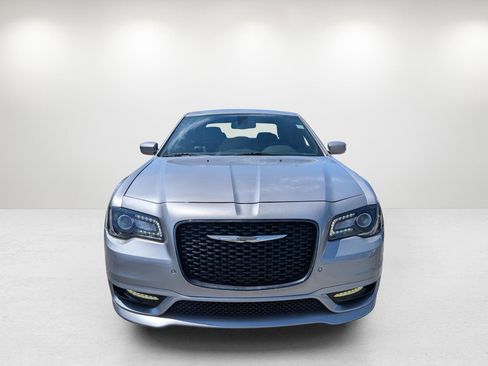Used 2018 Chrysler 300 S w/ 300S Premium Group image 2