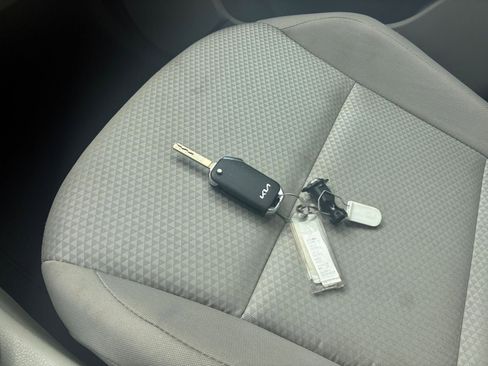 Used 2025 Kia Soul LX w/ LX Technology Package image 18