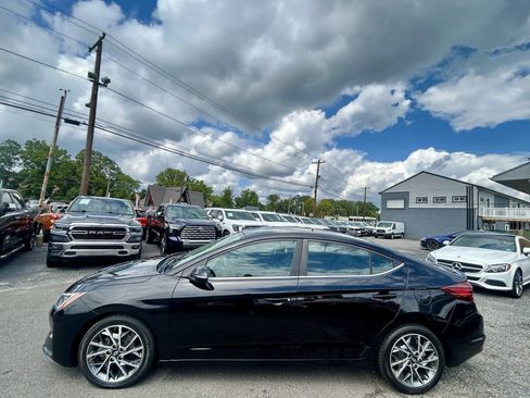 Used 2019 Hyundai Elantra Limited w/ Cargo Package FWD image 2