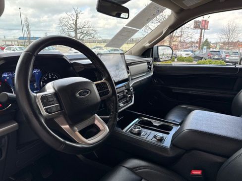 Used 2024 Ford Expedition Max XLT image 12