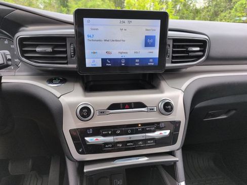 Certified 2021 Ford Explorer XLT w/ Equipment Group 202A AWD/4WD image 44