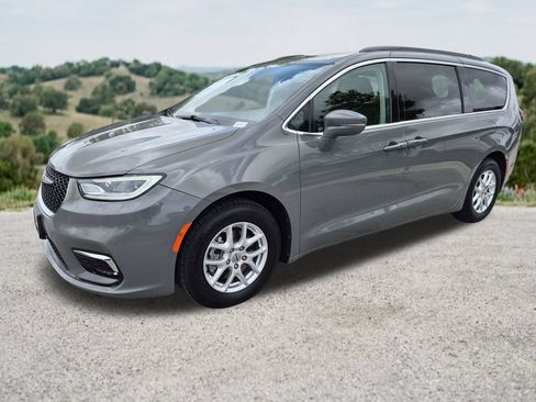 Used 2022 Chrysler Pacifica Touring-L FWD image 3