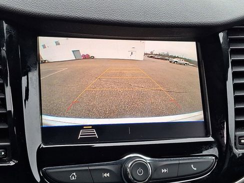 Used 2020 Chevrolet Trax LT w/ LT Convenience Package image 5