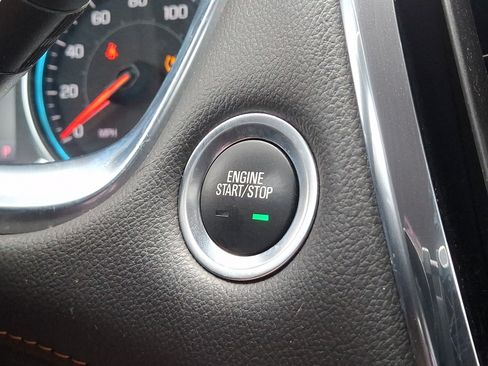Used 2020 Chevrolet Traverse LT FWD image 25