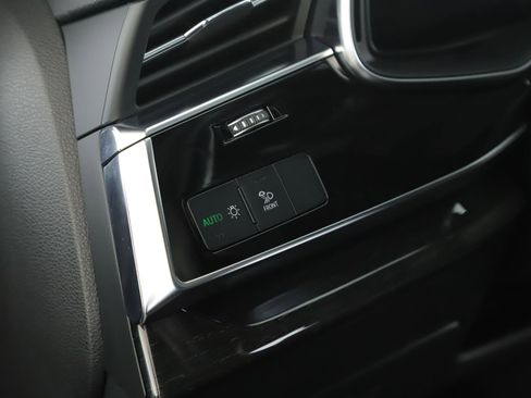 Used 2019 Audi Q8 Premium Plus w/ Premium Plus AWD/4WD image 9