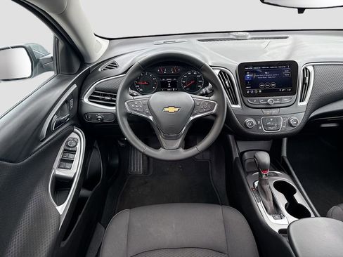 Used 2025 Chevrolet Malibu RS FWD image 21