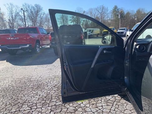 Used 2017 Toyota RAV4 XLE image 20